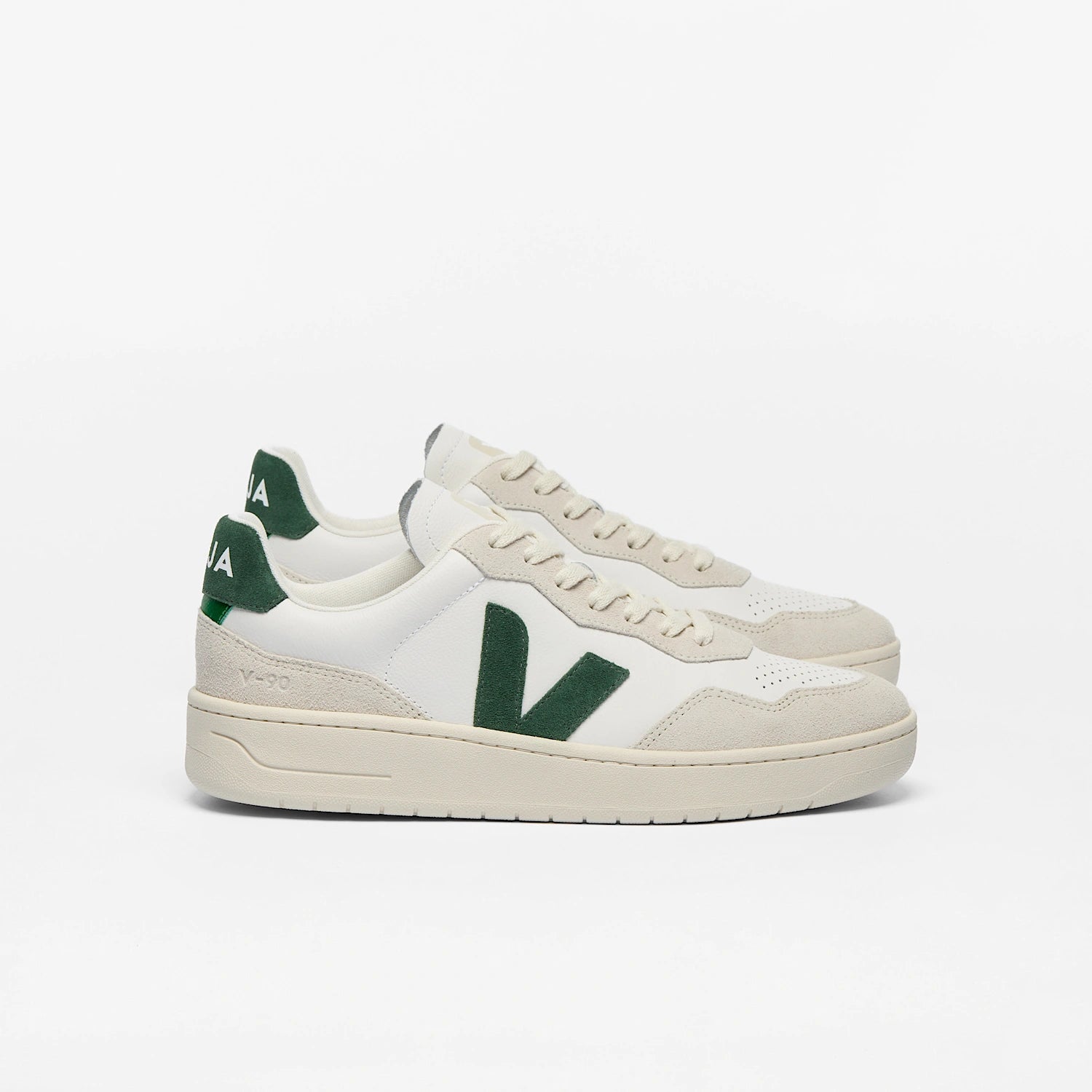 Baskets VEJA V-90 LEATHER WHITE CYPRUS
